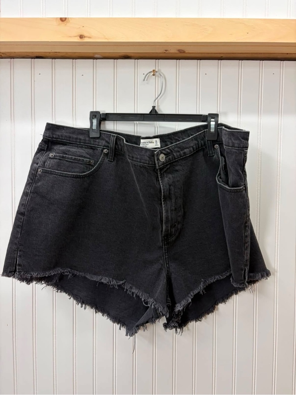 Abercrombie & Fitch the mom high rise Black Frayed Hem Denim grunge goth Shorts